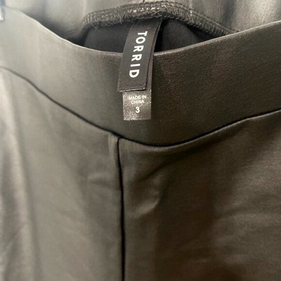 Torrid Faux Leather Black Cropped Leggings Lattice Calf NWOT 3 3X 22/24 #75 - Picture 2 of 4